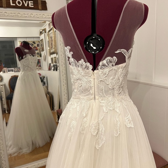 BNWT Nouvelle AMSALE, Adelaide, wedding dress, sz6 - Picture 6 of 13